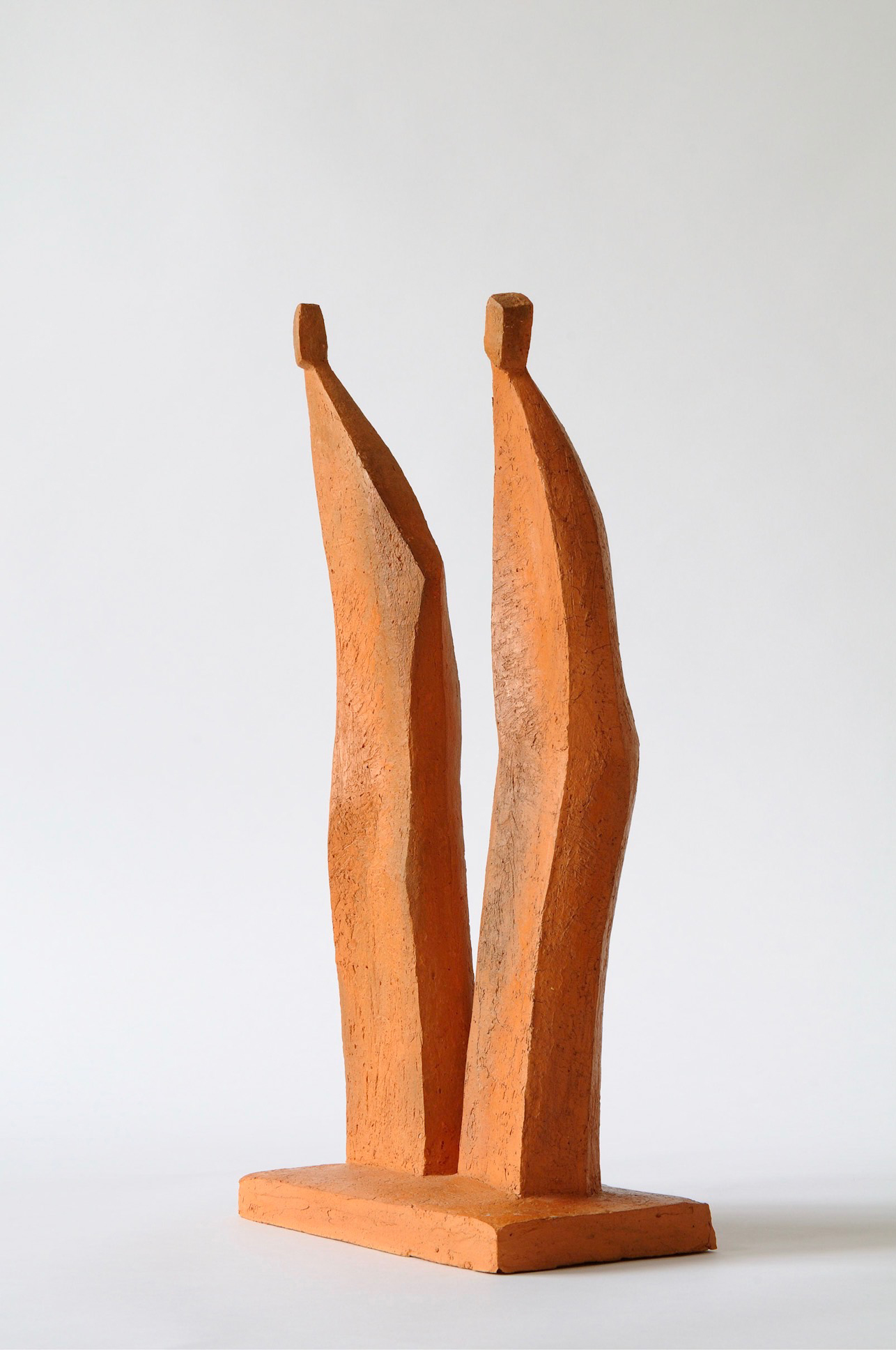 Couple, terre cuite, 42x22 cm.